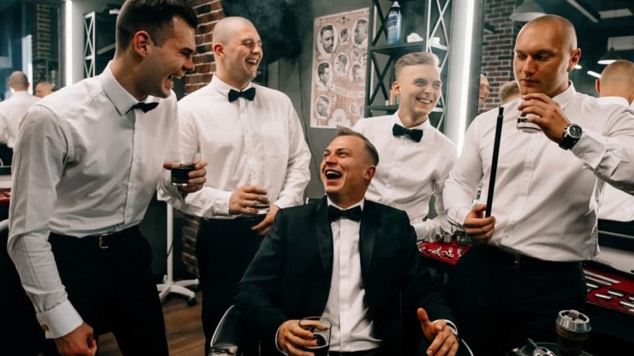 Oscar-Ivan-Larach Zablah-men-drink-smoke-boy-smile-man-hanging-out-good-time_t20_4e9jzy-oscarlarach.com-min