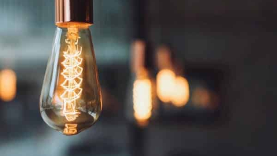 oscar-larach-zablah-light-bulb-oscarlarachcom-500x500px-min