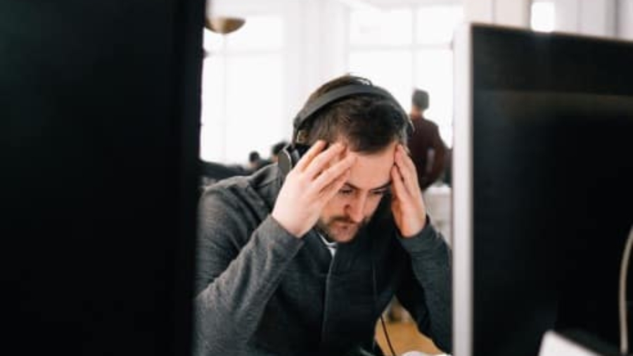 office-pressure-failure-stressed-business-man_t20_z9vJOx (1)